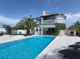 Villa in Pula with swimming pool