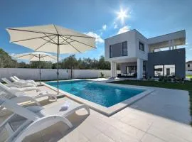 Villa in Pula with swimming pool