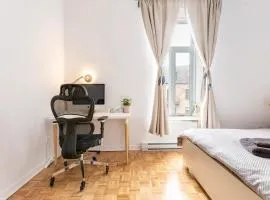 2 min from Bell Center, Downtown & metro station