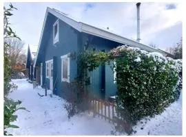 Hut in Warmenhuizen with swimming pool