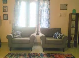 DREAMY cosy 2bhk, Just 6 mins to Whitetown and Beach SAPPHIRE