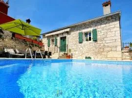 Villa in Tinjan with swimming pool