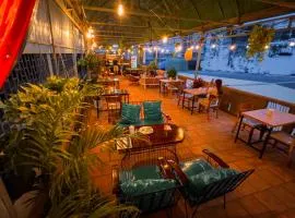 Social Backpacker Hostel & Rooftop Bar
