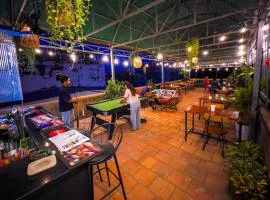 Social Backpacker Hostel & Rooftop Bar
