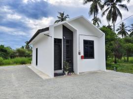 The Pesona Beach House, beach hotel in Bachok