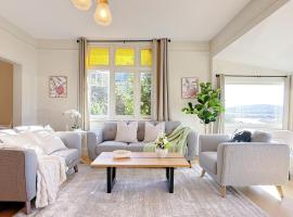 StayAU 2BR Home with Stunning Views in Tasmania, hotel in Inveresk