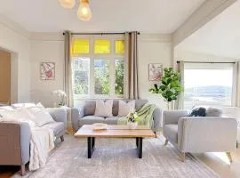 StayAU 2BR Home with Stunning Views in Tasmania