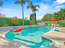 Inviting Home with Mountain Views & Pool-Spa