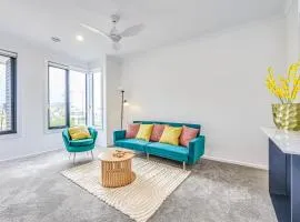 StayAU 5BR Getaway 10 mins to Torquay & Deakin