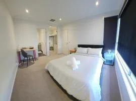 Private Ensuite - Homestay near the Airport