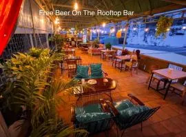 Social Backpacker Hostel & Rooftop Bar