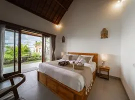 Private Pool, Rice Fields, 2 BR Villa Near Canggu