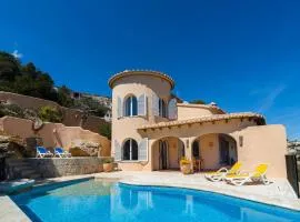 Villa with Sea Breeze Charm