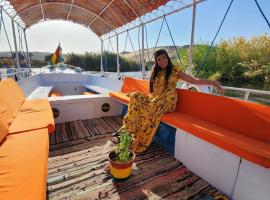 Taha nubian boat, ξενοδοχείο σε Jazīrat Aswān