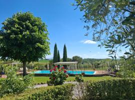 Charming Holiday Home with swimming pool, Siena Tuscany, wi-fi, pets allowed, hotel a Serre di Rapolano