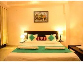 "Hotel Ram - Krishna Palace Ayodhya Near Dashrath Mahal 500m - Ram Mandir & Railway Station 600m -Prime Location -Free Wi-Fi Free Parking -Facilities -Fully Air Conditioned Room - Top Rated Hotel In Ayodhya"