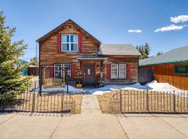 4BR - Pet Friendly Near Cooper Mountain - 9 Guest, hotel in Leadville