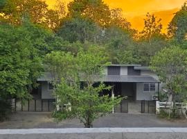 Kanchanaburi Hideaway, viešbutis mieste Ban Ko Krang