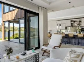 Gable View - Luxury Riverside Sanctuary