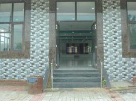 OYO Hotel Yatharth Greens Family Resort, hotel em Kānpur