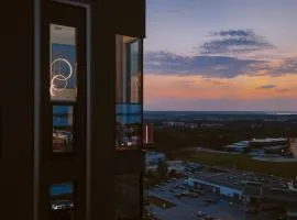 Elegant Seaview Penthouse 3BR Ensuite Luxury Retreat with Sauna and Free Parking