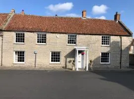 Old Bell House - Spacious Period Home in the Heart of Somerton