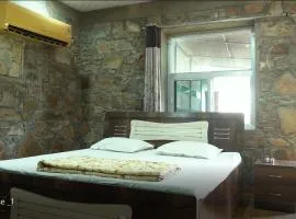 Hari Kamal Guest House And Swimming Pool