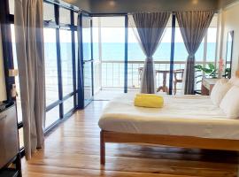 Casita Del Mar Palawan - Beachfront Room, hotel in Puerto Princesa City
