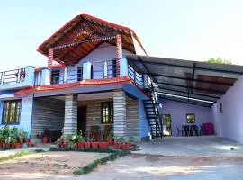 SugarLeaf Homestay - Home Food & Near to Tourist Places