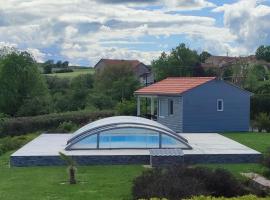 Chalet &agrave; la campagne chez Sabine, H&uuml;tte in Saint-Beauzire