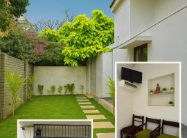 Le Beach Villa, Luxurious Stay Opposite Auroville Beach, ECR Road, ξενοδοχείο σε Kuilapayam