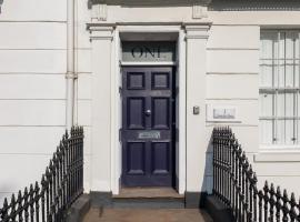 Stylish 5-Bed Townhouse in Prime Leamington Spa, hotel en Leamington Spa