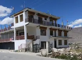 Tashi Khangsar
