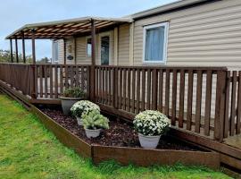 Cosy Caravan Ty Newydd, glamping site in Brynteg