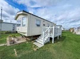 Lovely 6 Berth Caravan With Decking At California Cliffs In Scratby Ref 50027F
