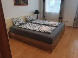Lovely 1BR Apt 15 min to Center - Prime Location