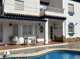 CASA RURAL MALAGA,VILLA FAMARA,10 personas,DESAYUNO ANDALUZ INCLUIDO EN EL PRECIO