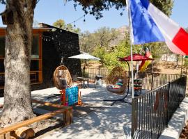 Sequoia Village, hotel with parking in Three Rivers