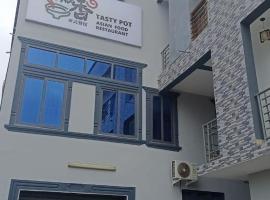 RADIANT Smile HOTEL, serviced apartment in Accra
