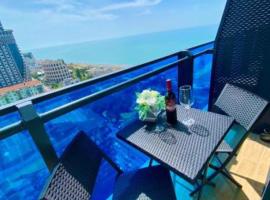 Deluxe Aparthotel In Orbi City official, orlofshús/-íbúð í Batumi