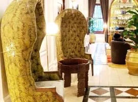 Taj 2 bed Suite - deluxe hotel suite with lounge, kitchen & stunning Table Mtn views
