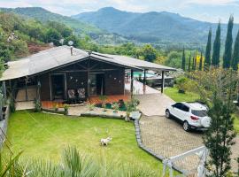 Chalé cipreste 3 Quartos, villa in Gramado