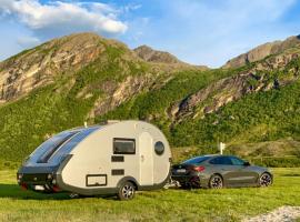 Enkel, romslig og kul campingvogn, campsite in Moskenes