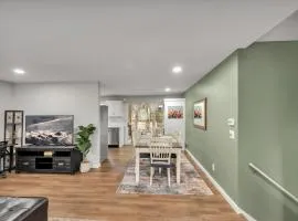 4 Bed Moroccan style, min to UNC, Kids Essentials, Crib, walk to Golf