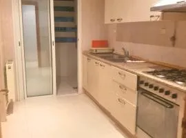 S2 Haut Standing à Ennasr - Grande Rue Hédi Nouira - Moderne avec Internet Haut Débit