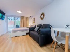 Renovated Studio w Parking Queen Bed and Sofa Bed