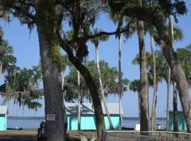 The Bungalows on Lake Griffin