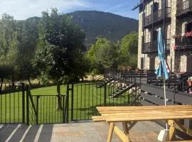 Apartamento con terraza y jardín Besiberri 1