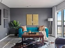 New Renovated 5BD Home with Hot Tub Sauna & Game Rm