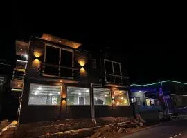 Glampfire Hotel and Cafe